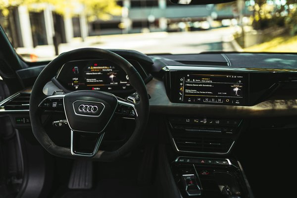 What are the top tips for designing a multifunctional UK home office?